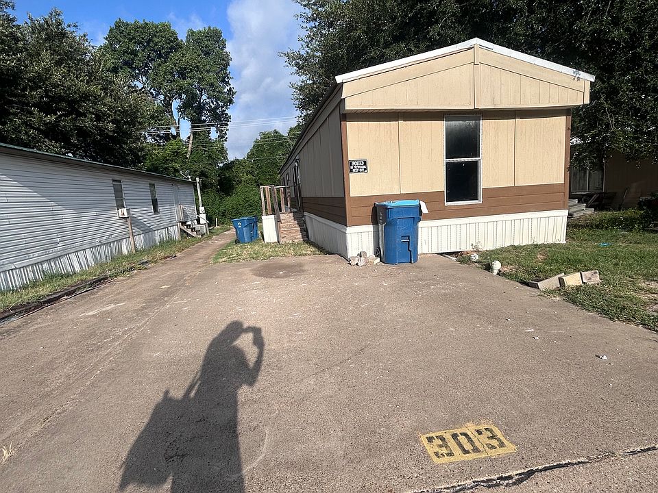 1st image of 303 Hodge Ct