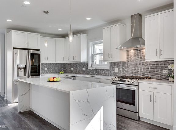 3rd image of 4037 N Overhill Ave