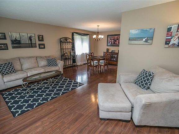 3rd image of 2760 Belmont Dr