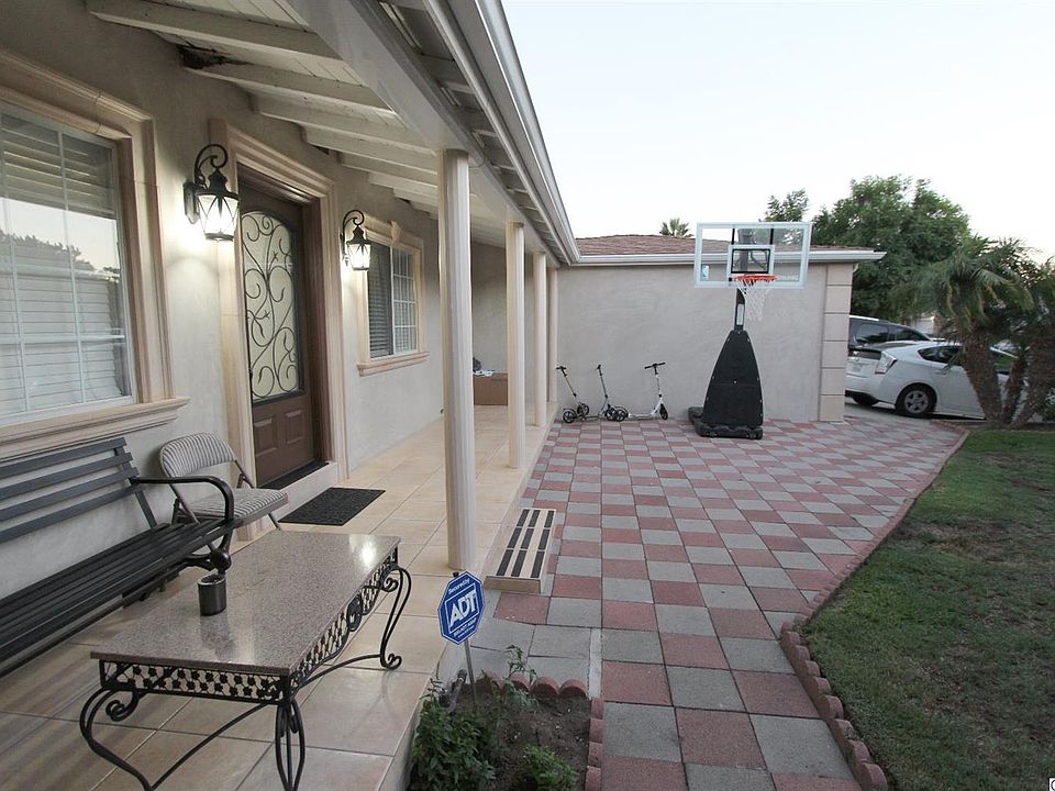 1st image of 8422 Hazeltine Ave