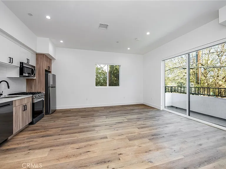 5044 Laurel Canyon Blvd — Photo 4