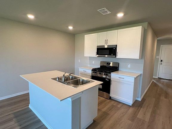 4th image of 717 Wildrye Ln
