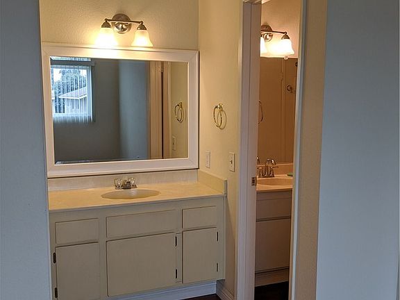 2nd image of 3065 Gladstone St APT 3