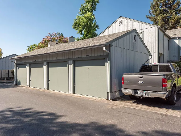 422 Occidental Cir — Photo 21