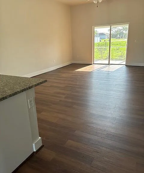 515 SW 8th Pl — Photo 3