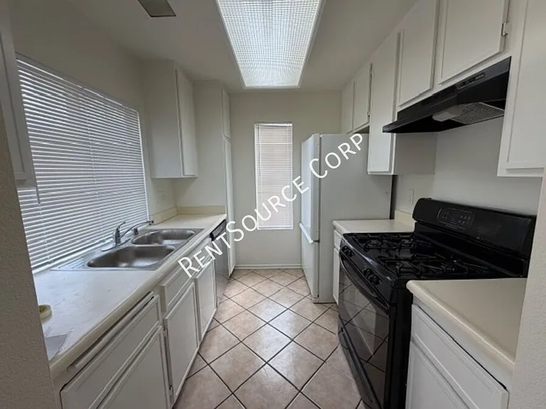 2554 Olive Dr #117 — Photo 6