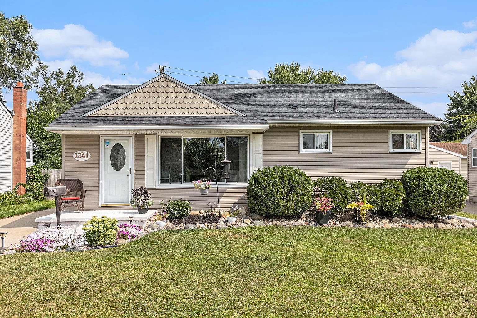 1241 Shirley Dr photo 1