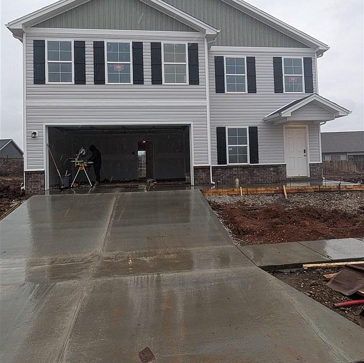 1st image of 584 Pinehurst Dr