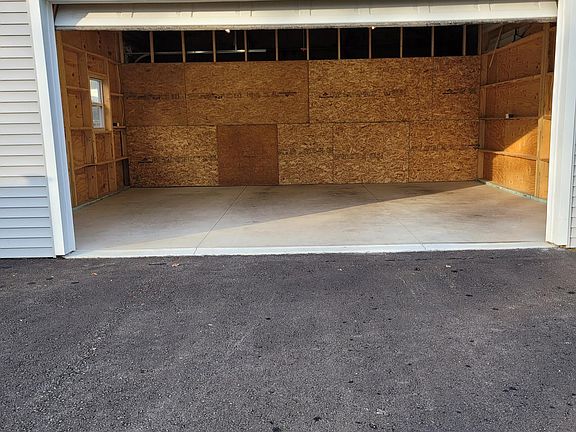 Detached Garage