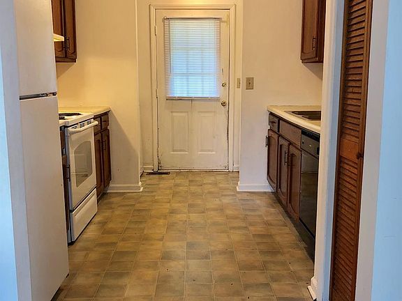 5th image of 109 Bradford Dr