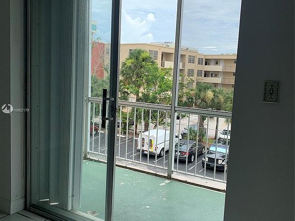 4th image of 9159 SW 77th Ave APT 306