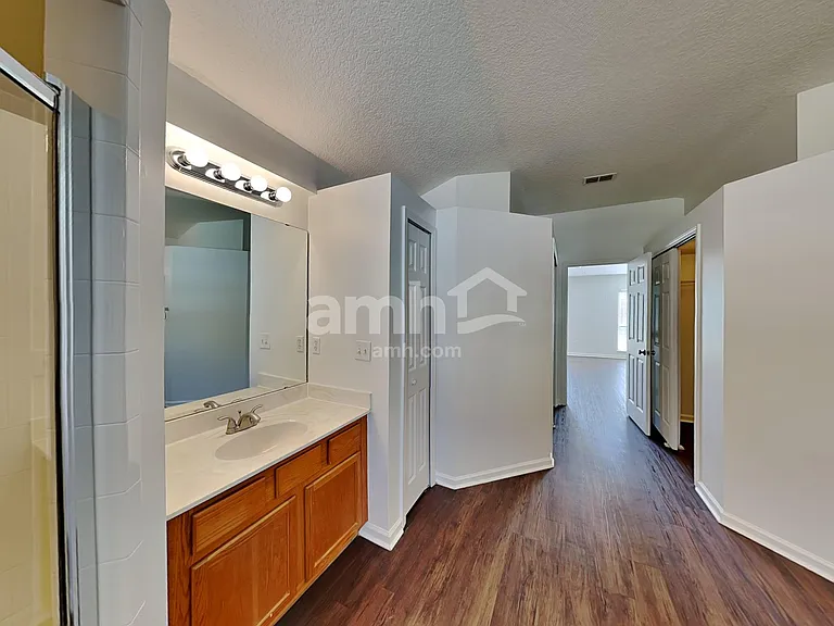 341 Diana Ct — Photo 13