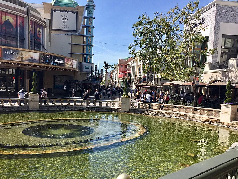 Close to shopping and movie theaters