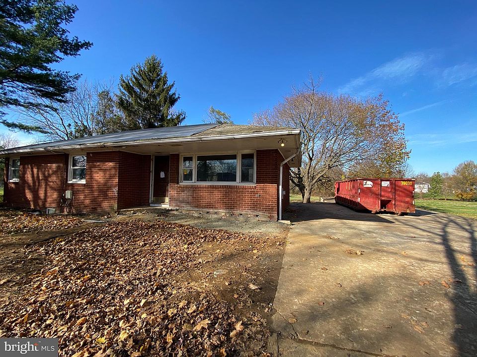 2nd image of 2612 Kuser Rd