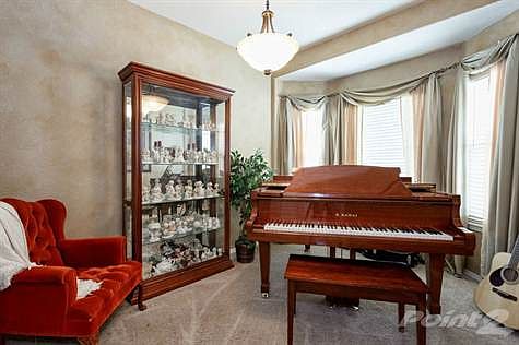 Office/Flex Space off Entry