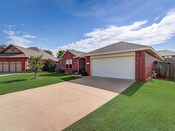 3rd image of 716 Heather Wood Ct