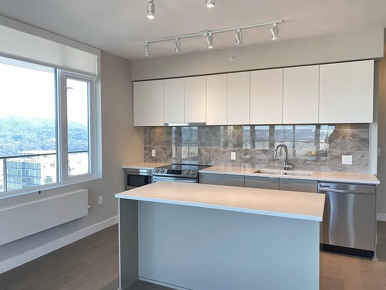 8725 University Cres #1901 — Photo 2