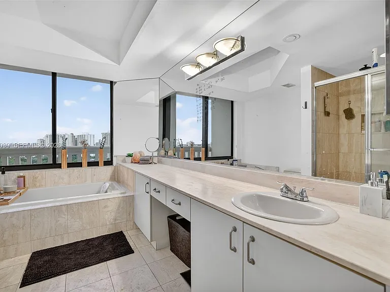 1000 Island Blvd #2105 — Photo 36