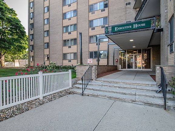 2nd image of 1025 Hancock St Unit 11L