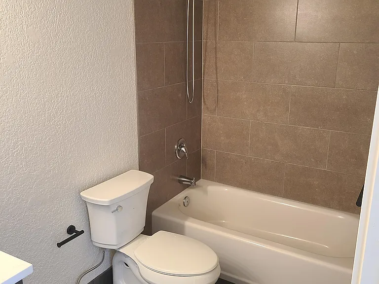 404 Railroad Ave #11 — Photo 8