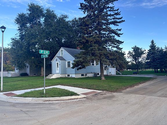 3rd image of 817 9th Ave NE