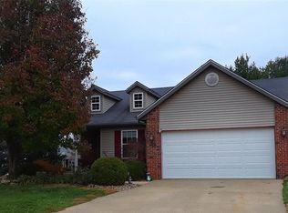 102 Bayfield Dr, Glen Carbon, IL