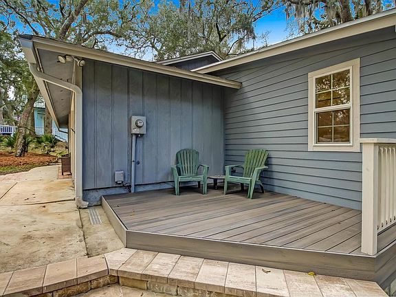 5th image of 805 Amelia Cir
