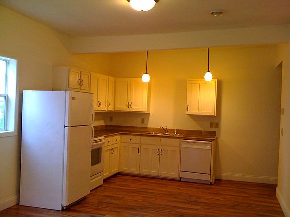 4th image of 1811 Quincy St NE APT 2