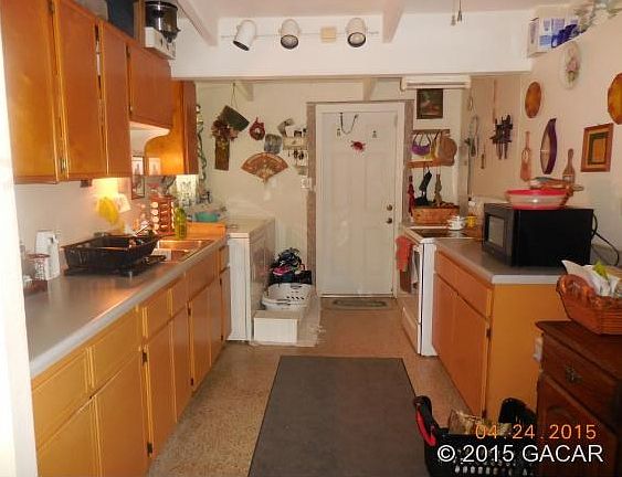 3rd image of 3011 NE 10th Dr