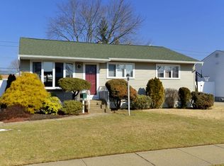 720 Sprague Ave, Franklin Square, NY 11010