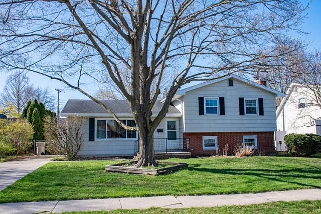 1st image of 2116 Peachtree Ln