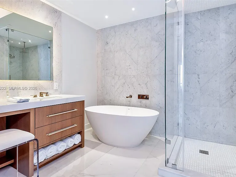 100 S Pointe Dr #708 — Photo 29