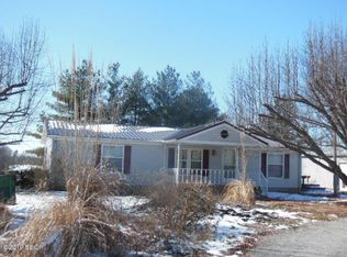 303 Cherrybark Ln, Flora, IL 62839