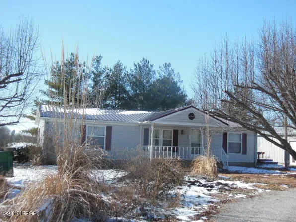 303 Cherrybark Ln, Flora, IL 62839