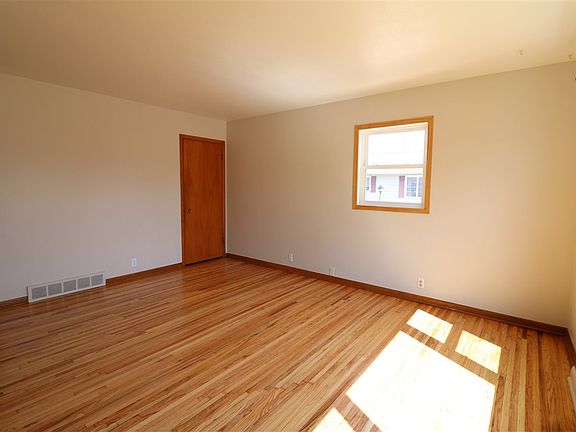 5th image of 718 E Seerley Blvd