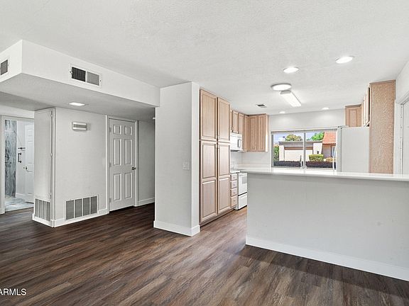 2nd image of 258 LEISURE WORLD --