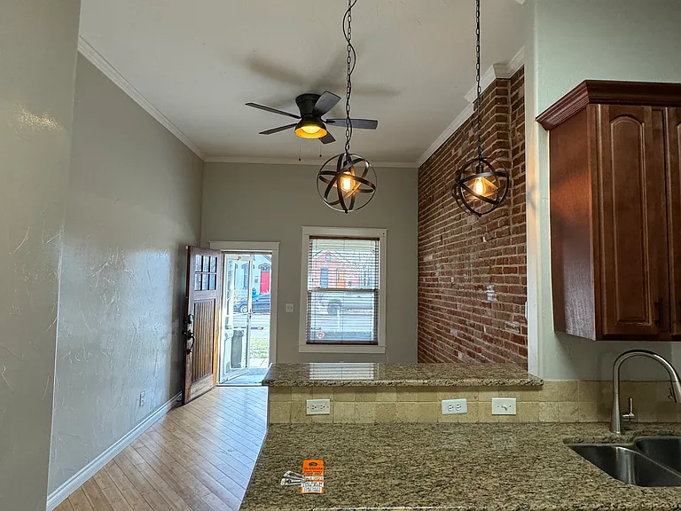1107 W 13th Ave — Photo 5
