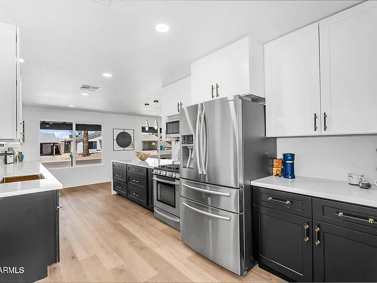 14635 N 37th Pl — Photo 7