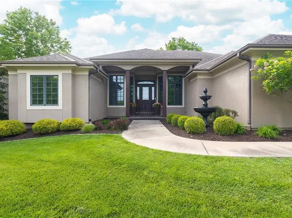319 NW Rockwood Ct, Lees Summit, MO 64081