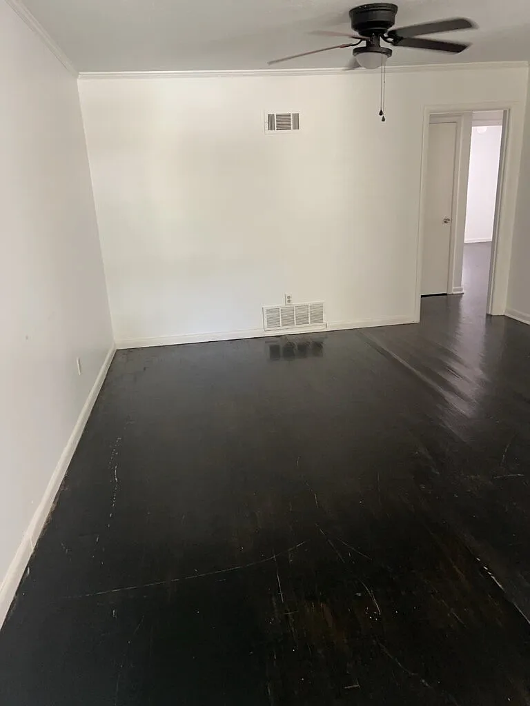2 bed, 1.0 bath, 800 sqft, $800 — Photo 3