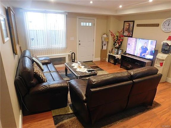 2nd image of 2566 Yates Ave