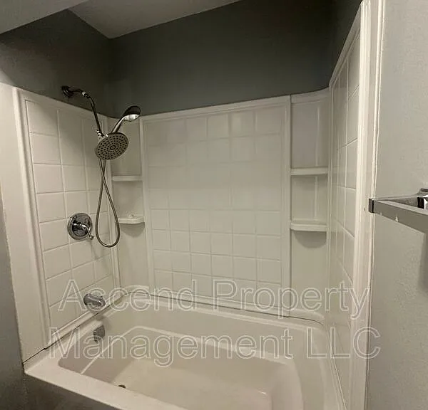 2410 Lyndon Ave #4 — Photo 9