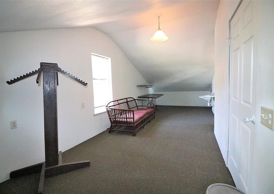 2nd image of 411 Sunset Ave #5