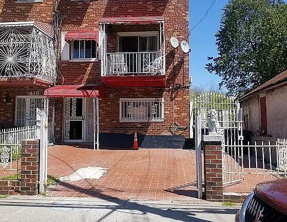2nd image of 416 Bolton Ave