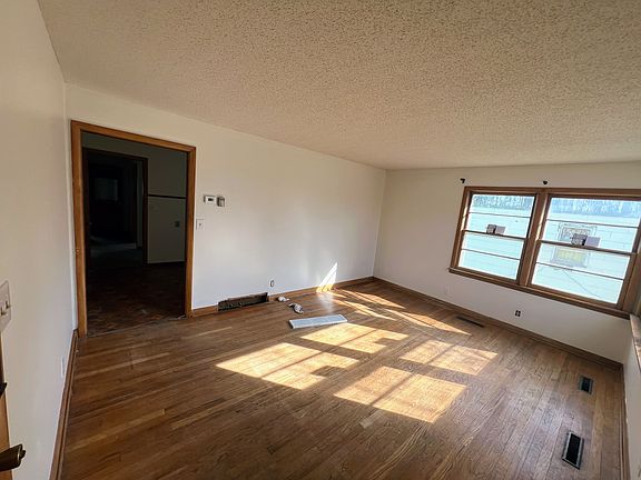 2nd image of 1410 W Broadway St #1408
