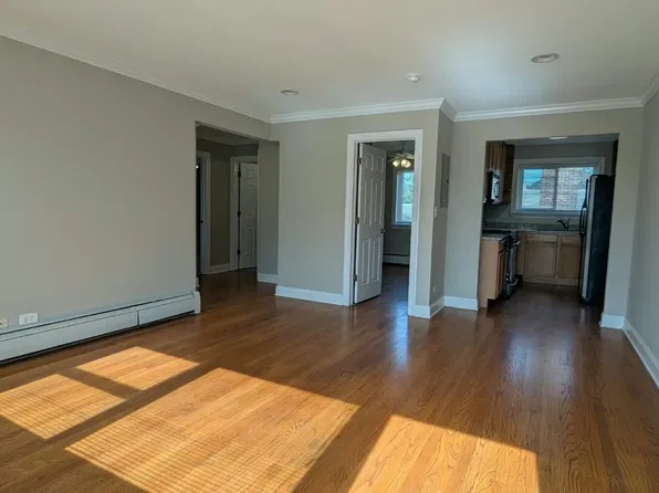 6041 N Rockwell St APT 3B, Chicago, IL 60659