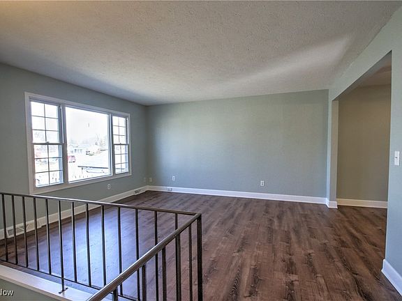 3rd image of 36778 S Lake Shore Blvd