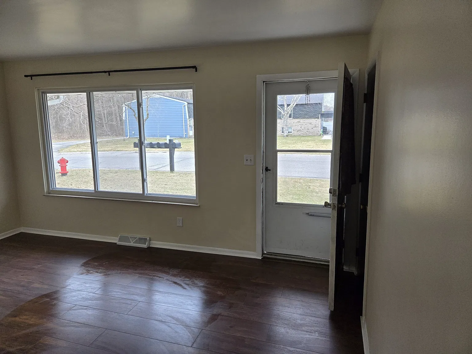 2 bed, 1.5 bath, 900 sqft, $1,200 — Photo 4