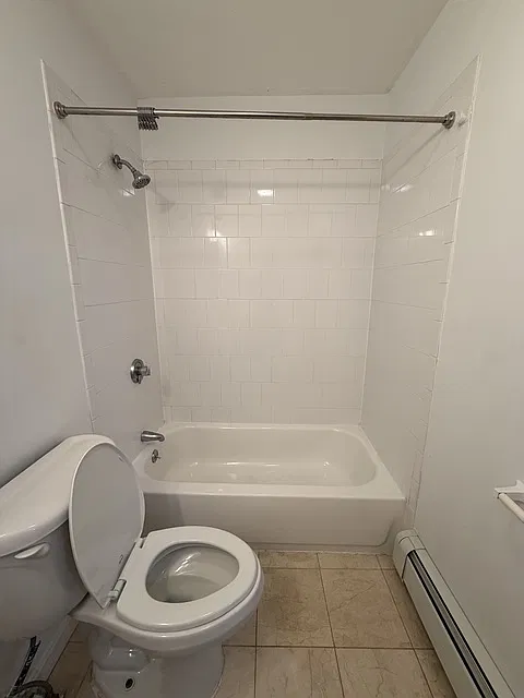 4 bed, 2.0 bath, $6,500 — Photo 2