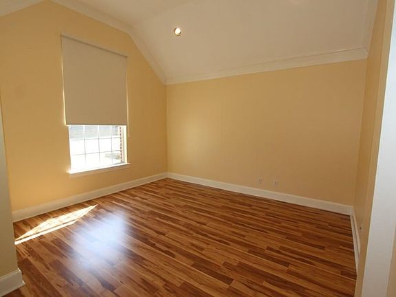 3rd image of 1511 Terrace Dr